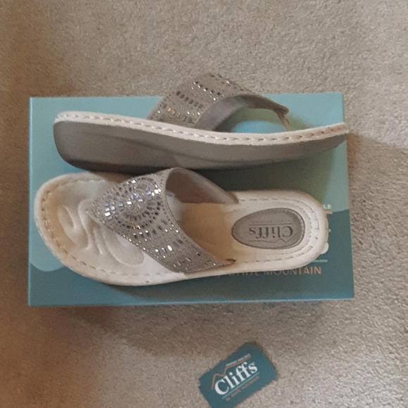 Women's Sandals - Picture 3 of 4